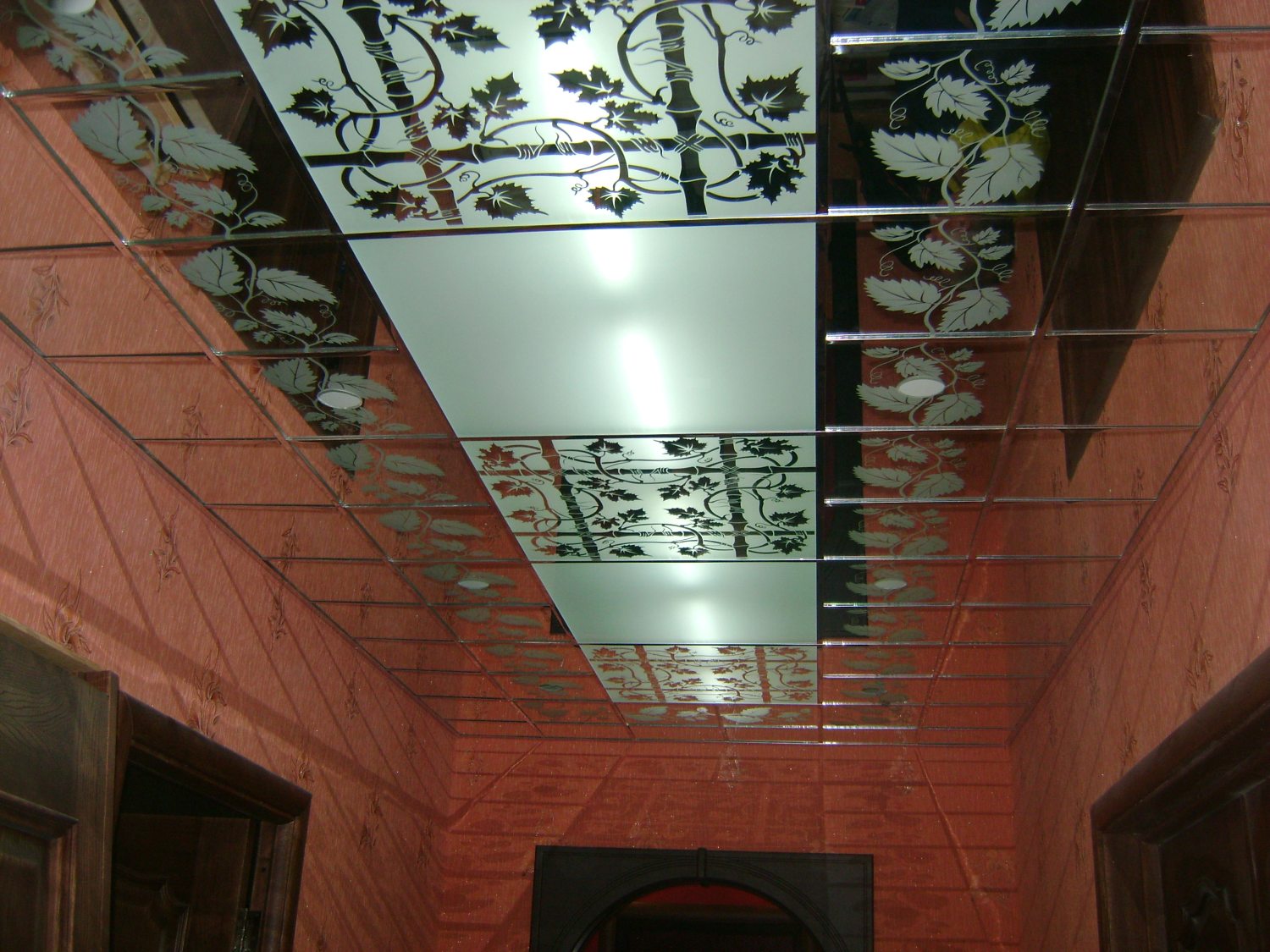 Стеклянный потолок в доме